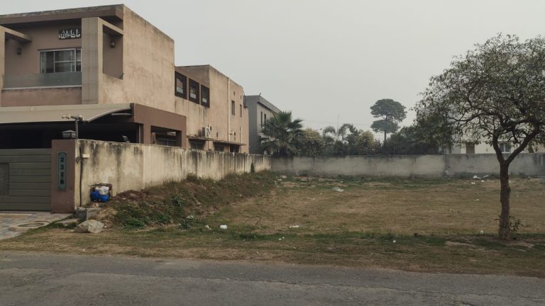 1 Kanal Plot for Sale in Block B233