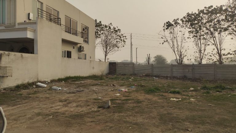 10 Marla Plot for Sale in B Block Sector 52/E
